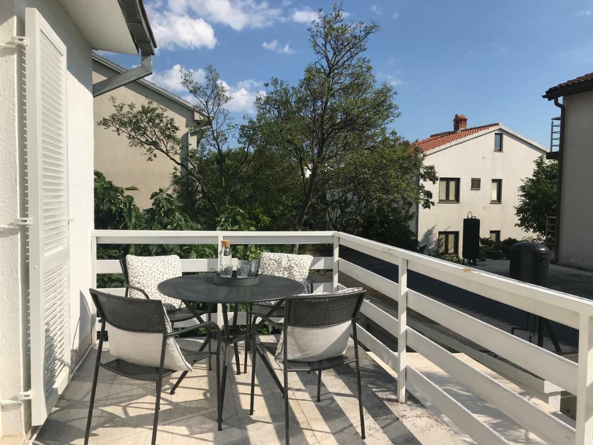 N&N Apartments Jadranovo Eksteriør bilde
